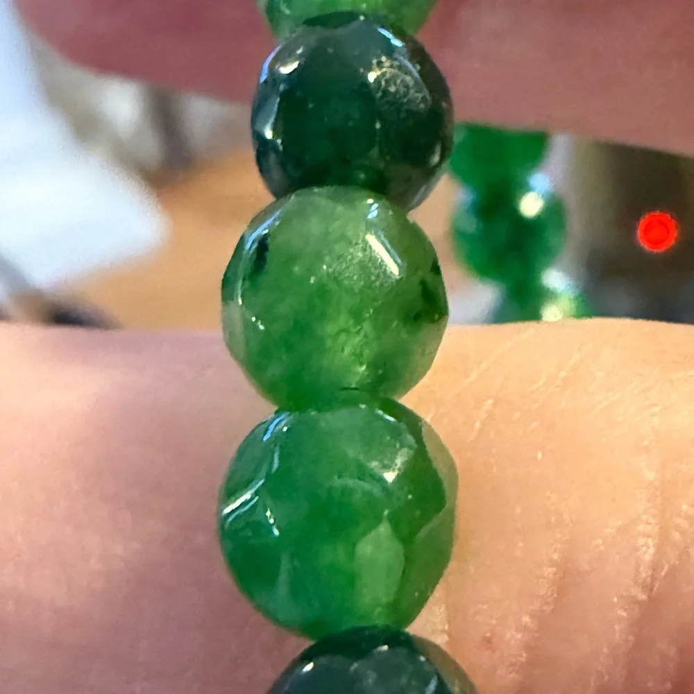 Faceted green quartzite bead gold tone choker necklace - Picture 5 of 8